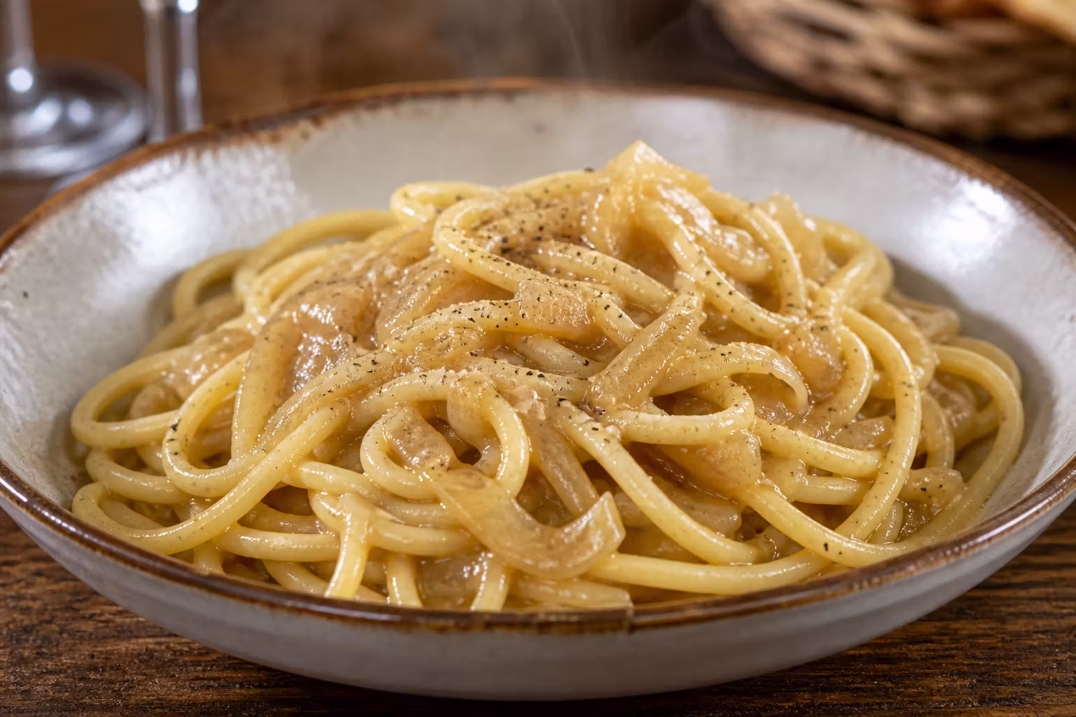 Bigoli in Salsa – Venezianische Pasta mit Zwiebeln und Sardellen
