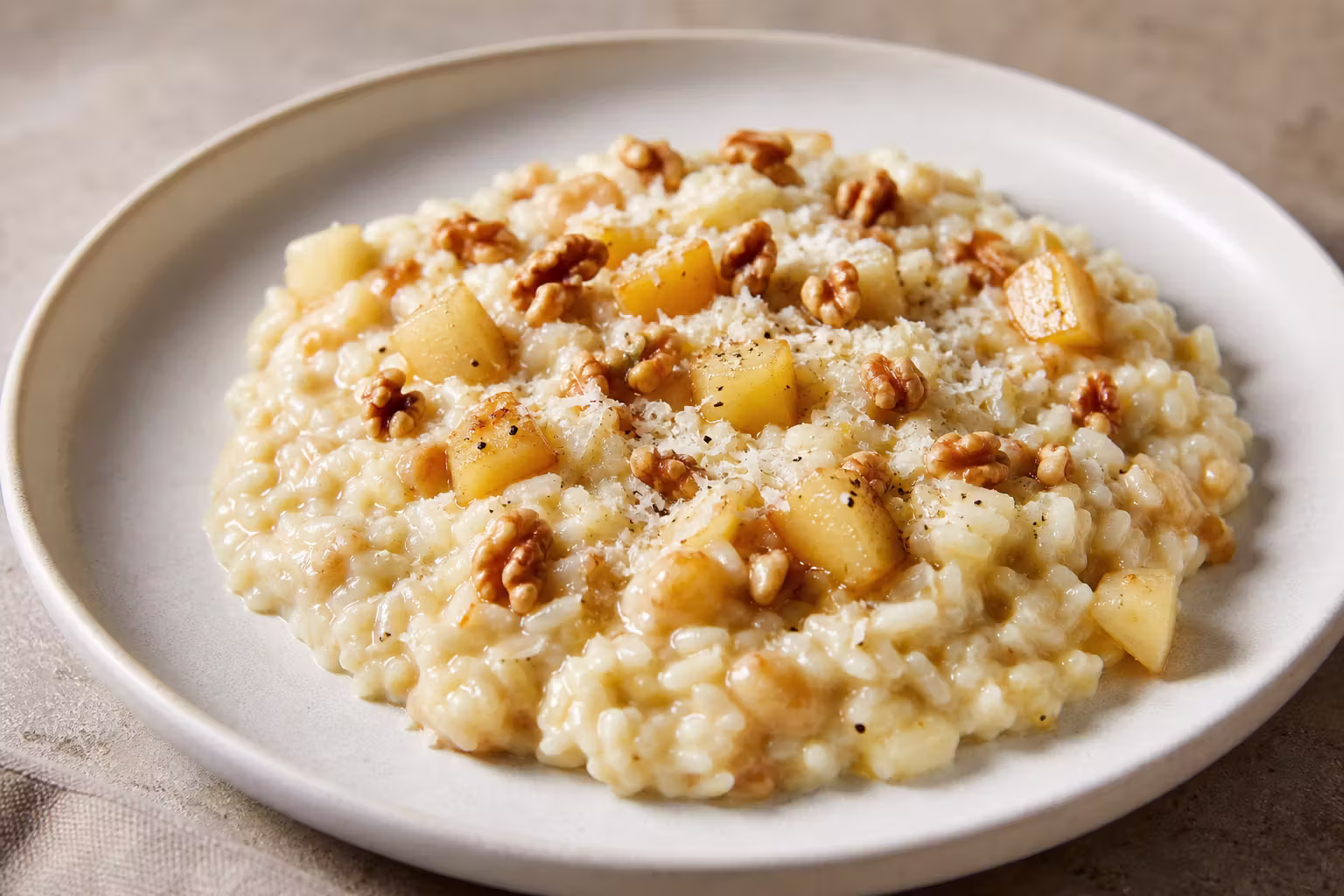 Risotto al Taleggio mit Birne und Walnüssen
